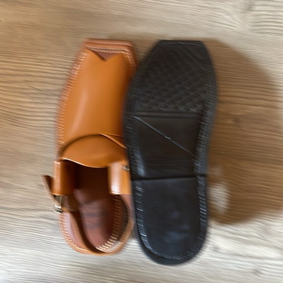 NEW SEENGAR LEATHER SANDALS TAN SIZE 8.5 MENS - Picture 4 of 4